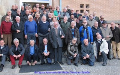 60 Exalumnos celebran los 70 años del colegio Verbo Divino de Estella