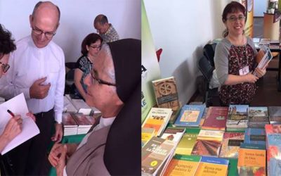 Exposición de literatura bíblica en Medellín