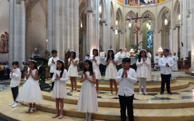 Interculturalidad en la Catedral de Madrid, aquí católicos filipinos con los que convivimos a diario